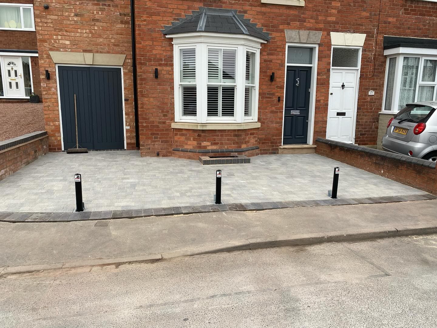 Driveway Bollards in Halesowen: Hiring Checklist